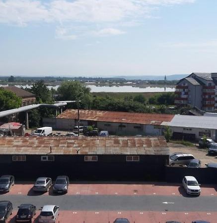 Apartament Central. Bloc Nou. Διαμέρισμα Μπακάου Εξωτερικό φωτογραφία